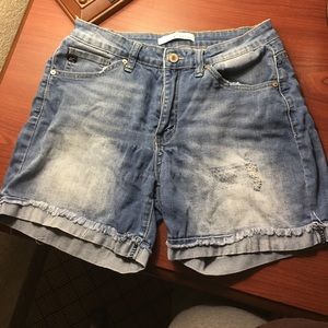 KanCan Jean shorts. Size L